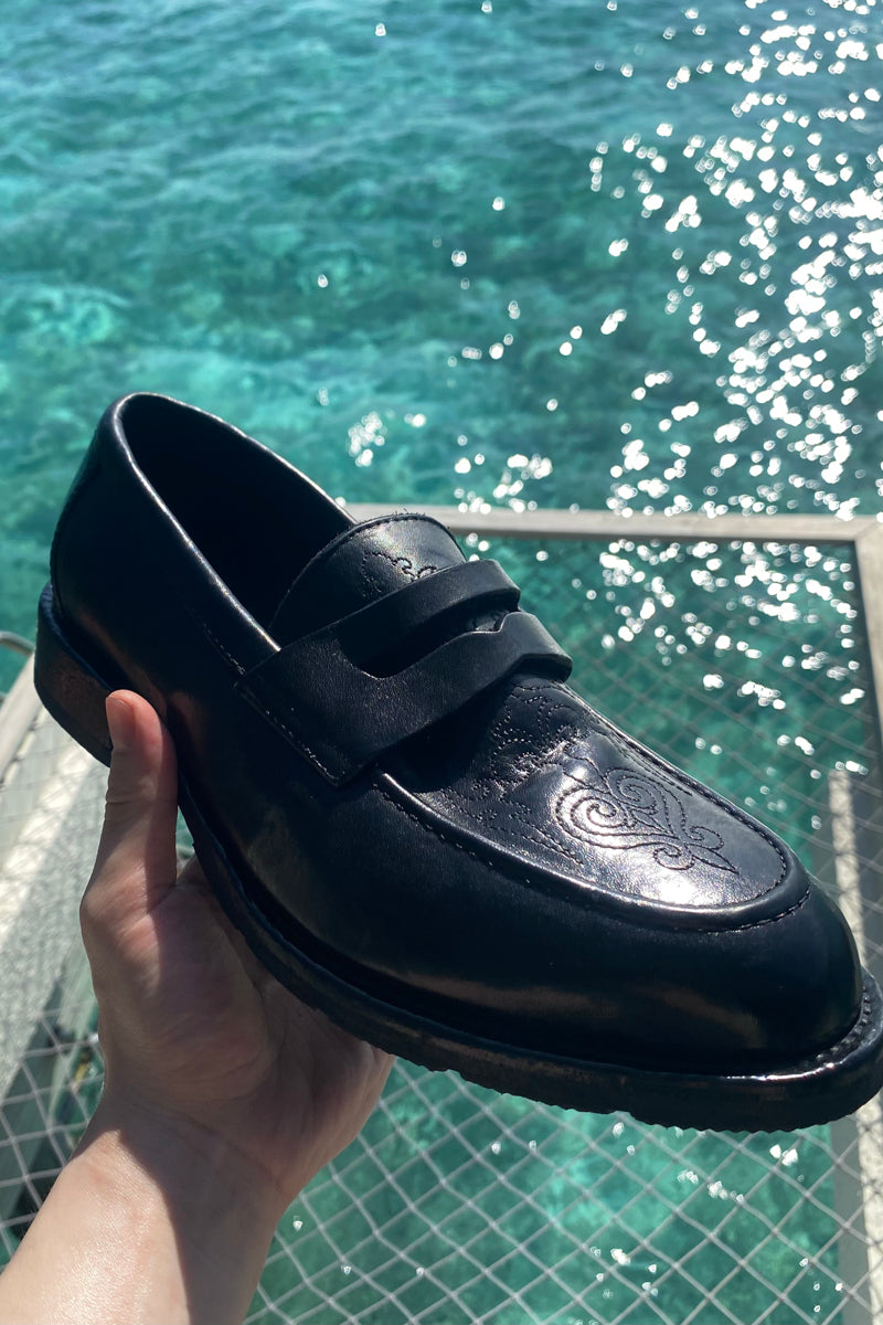CATSSTAC Washed horsehide loafers with iris embroidery