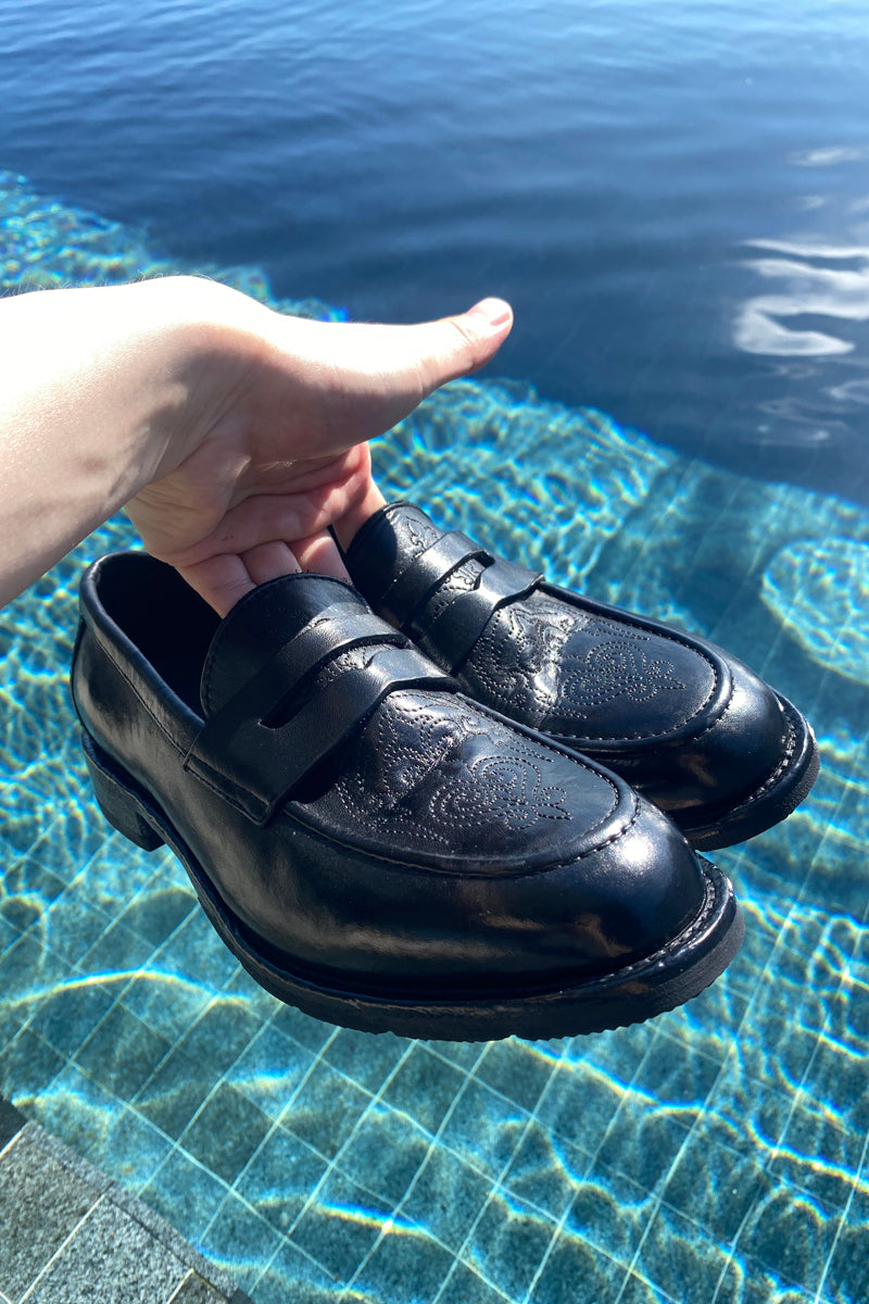 CATSSTAC Washed horsehide loafers with iris embroidery