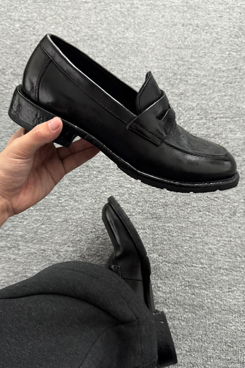 CATSSTAC  Washed horsehide loafers with iris embroidery